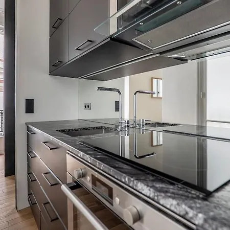 Goodguest- Luxe Stade Tour Eiffel 2bdr