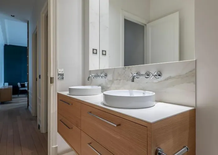 Goodguest- Luxe Stade Tour Eiffel 2bdr Apartment